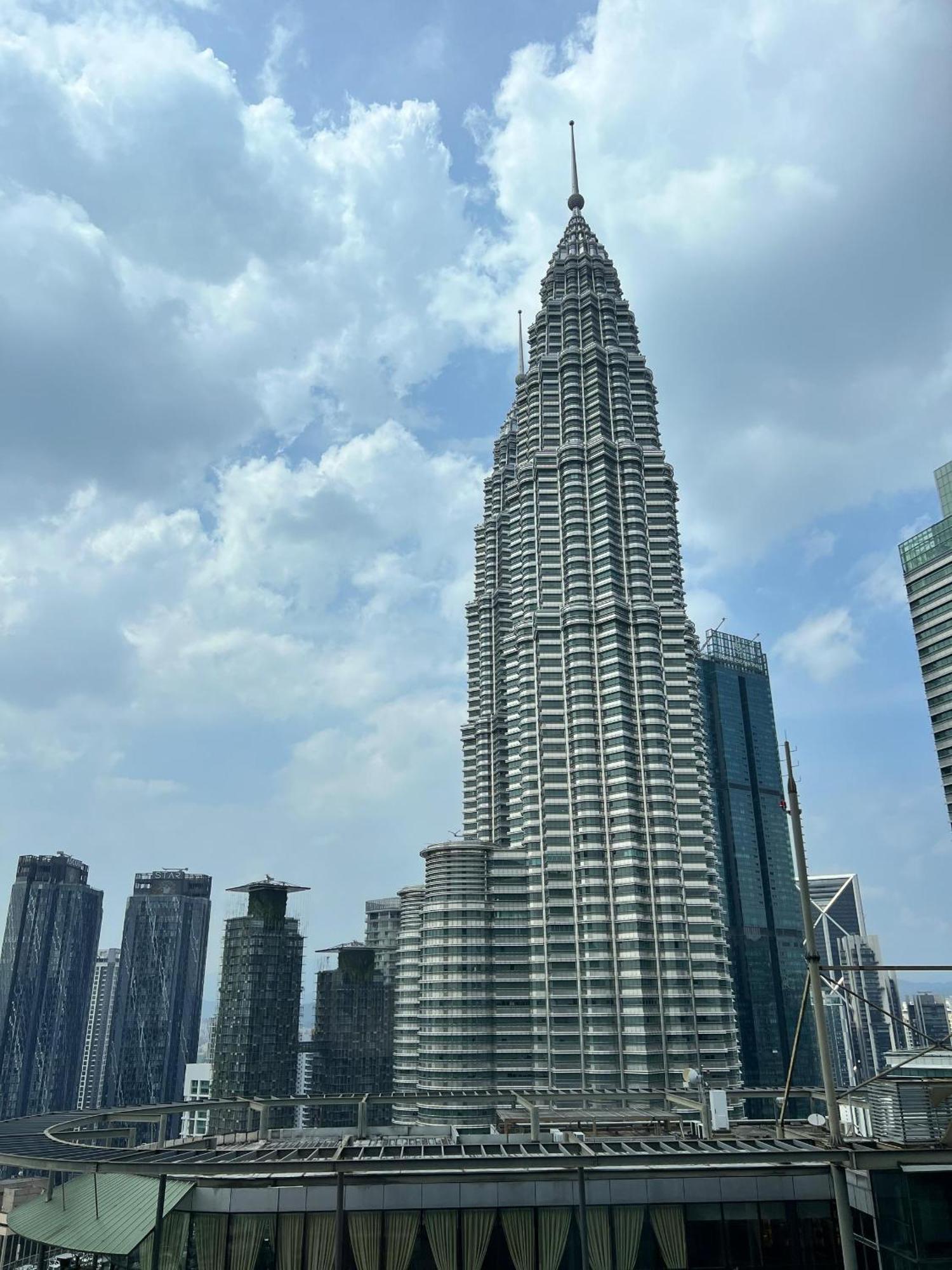 Sky Suites At Klcc By Mitstay Kuala Lumpur Exterior foto