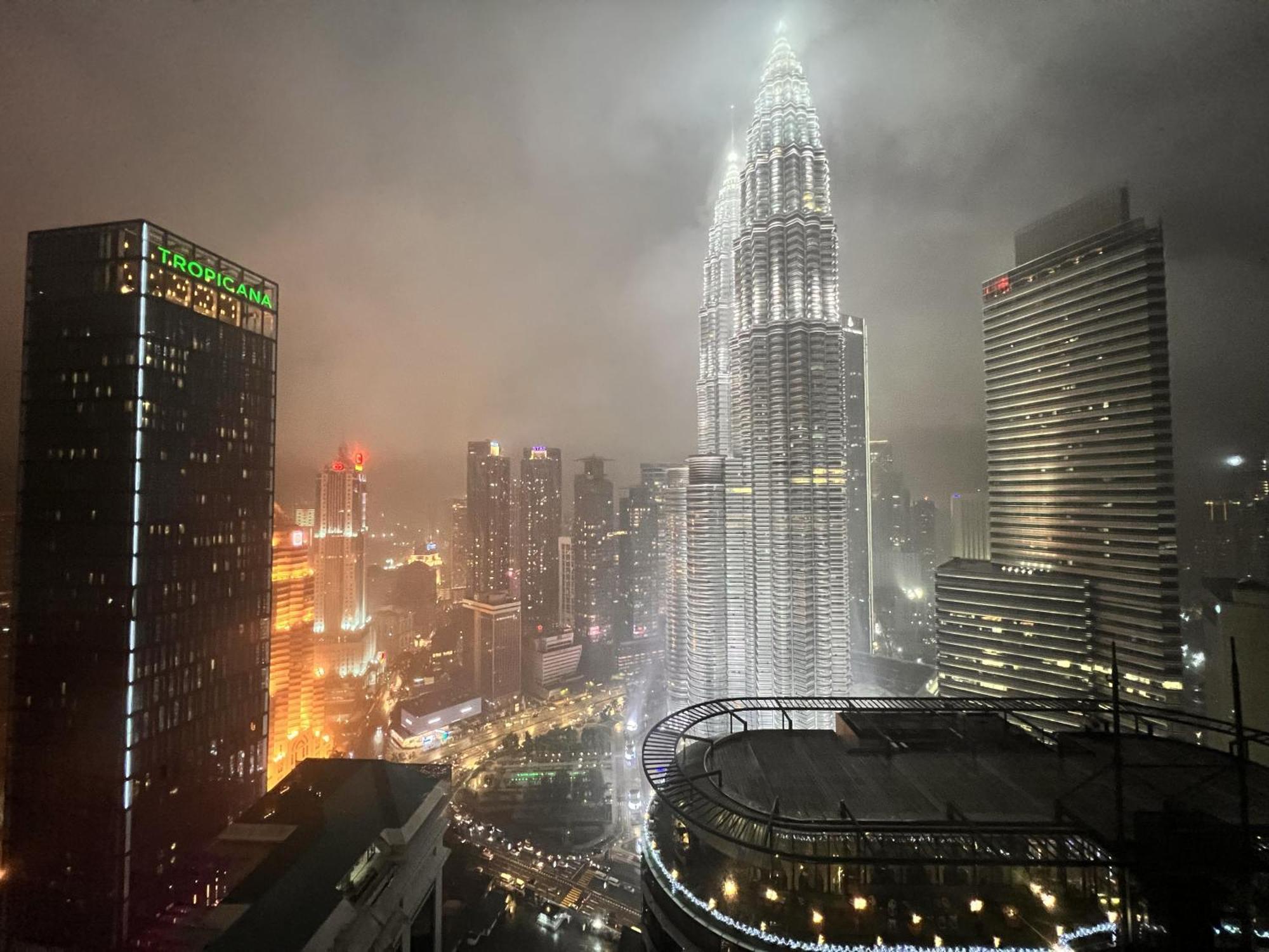 Sky Suites At Klcc By Mitstay Kuala Lumpur Exterior foto